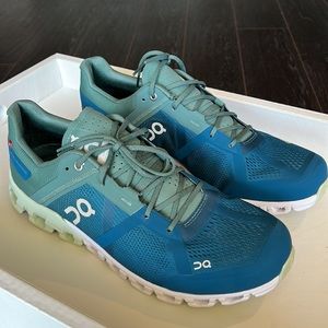 On Cloudflow Running Shoes
